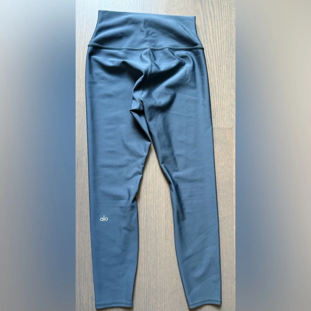 ALO Yoga 7/8 High Waist Airlift Leggings - Medium - Picture 3 of 4